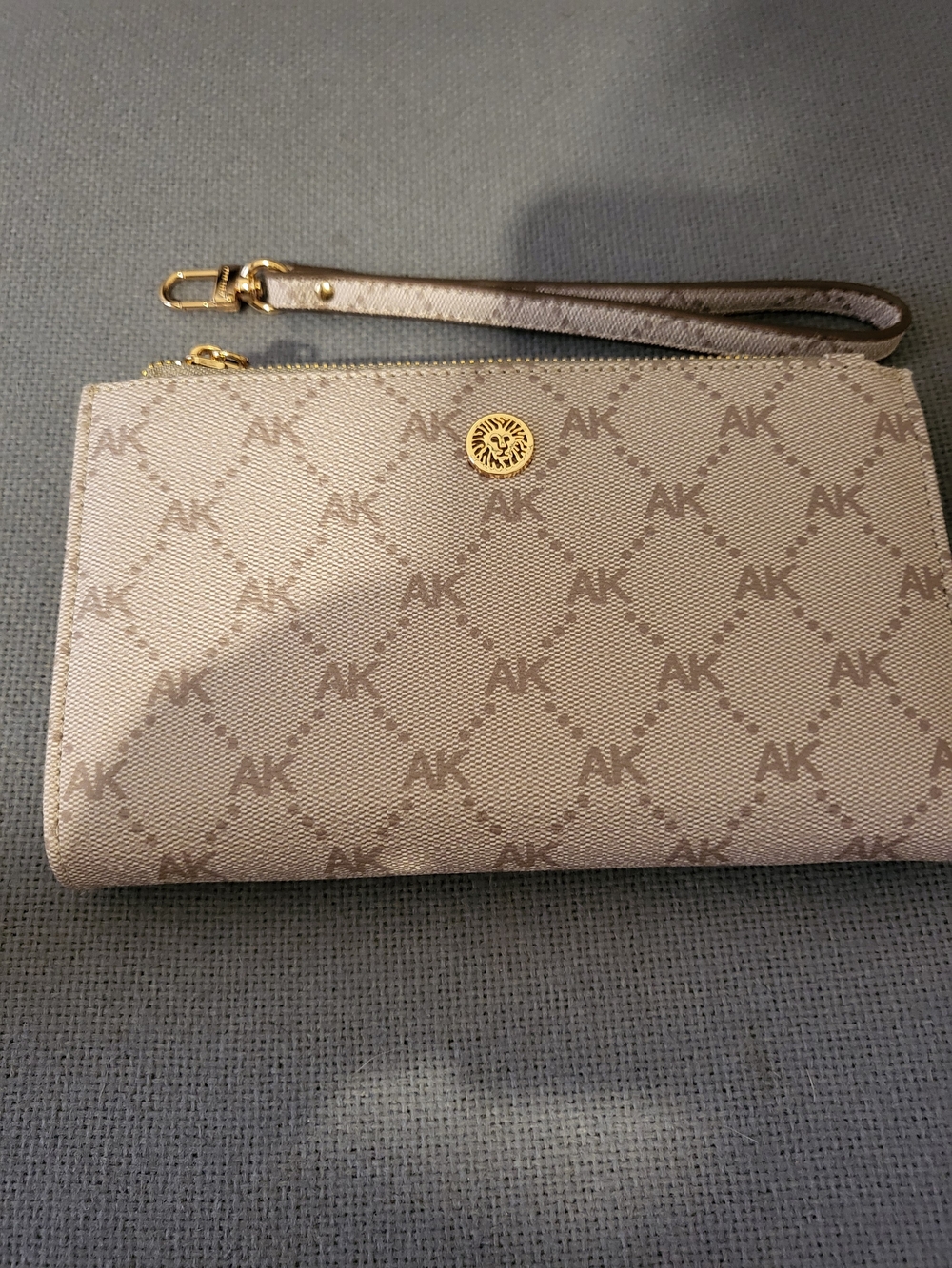 NWOT AK Patterned Beige Wristlet Wallet